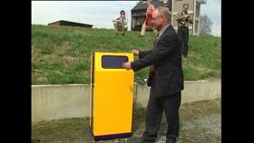 Självsläckande papperskorg